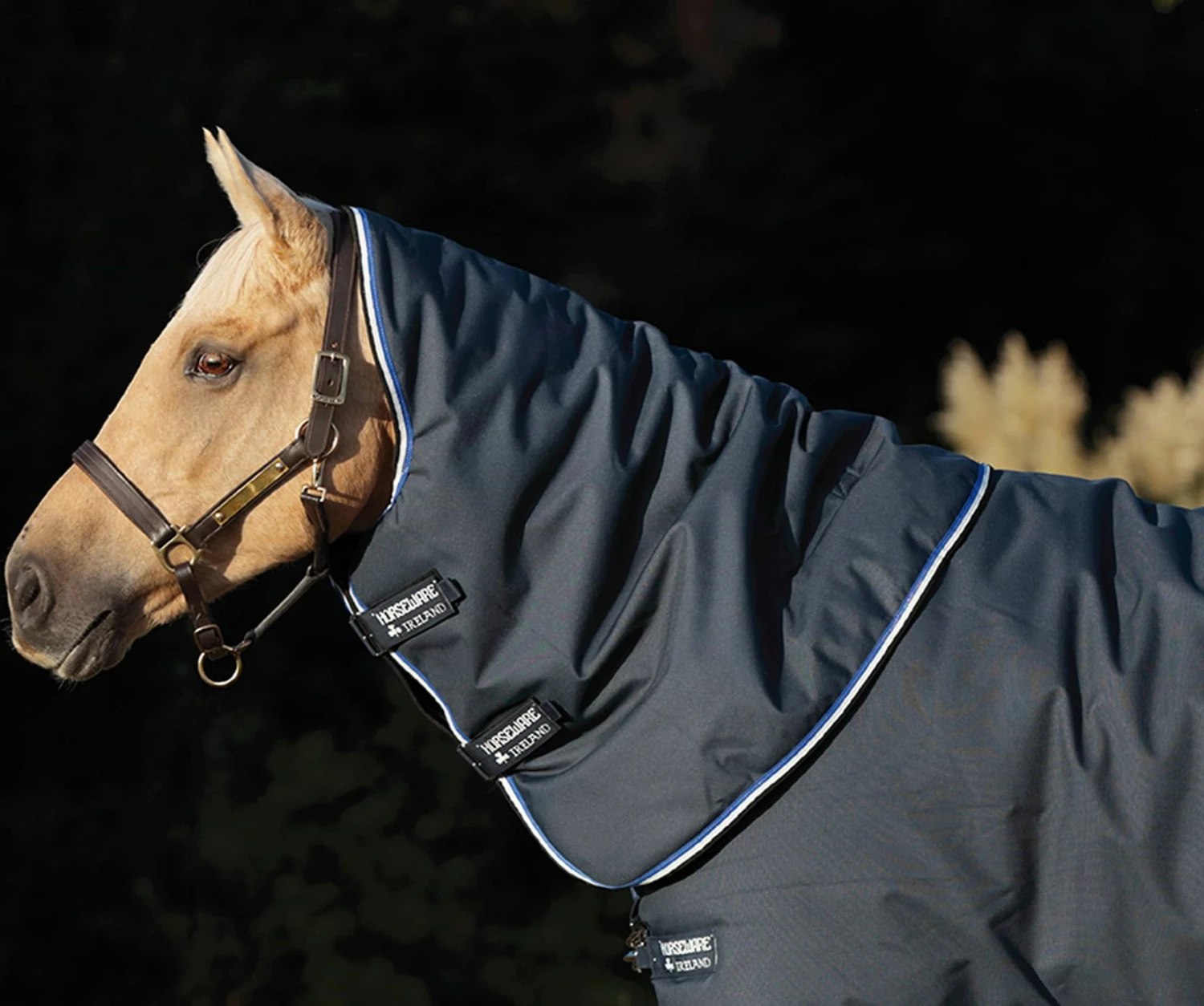 Horseware Ireland Neck Piece For Amigo Bravo 12 Turnout 150g, Navy/Blue 3 Horseware Ireland Neck Piece For Amigo Bravo 12 Turnout 150g, Navy/Blue - Image 3