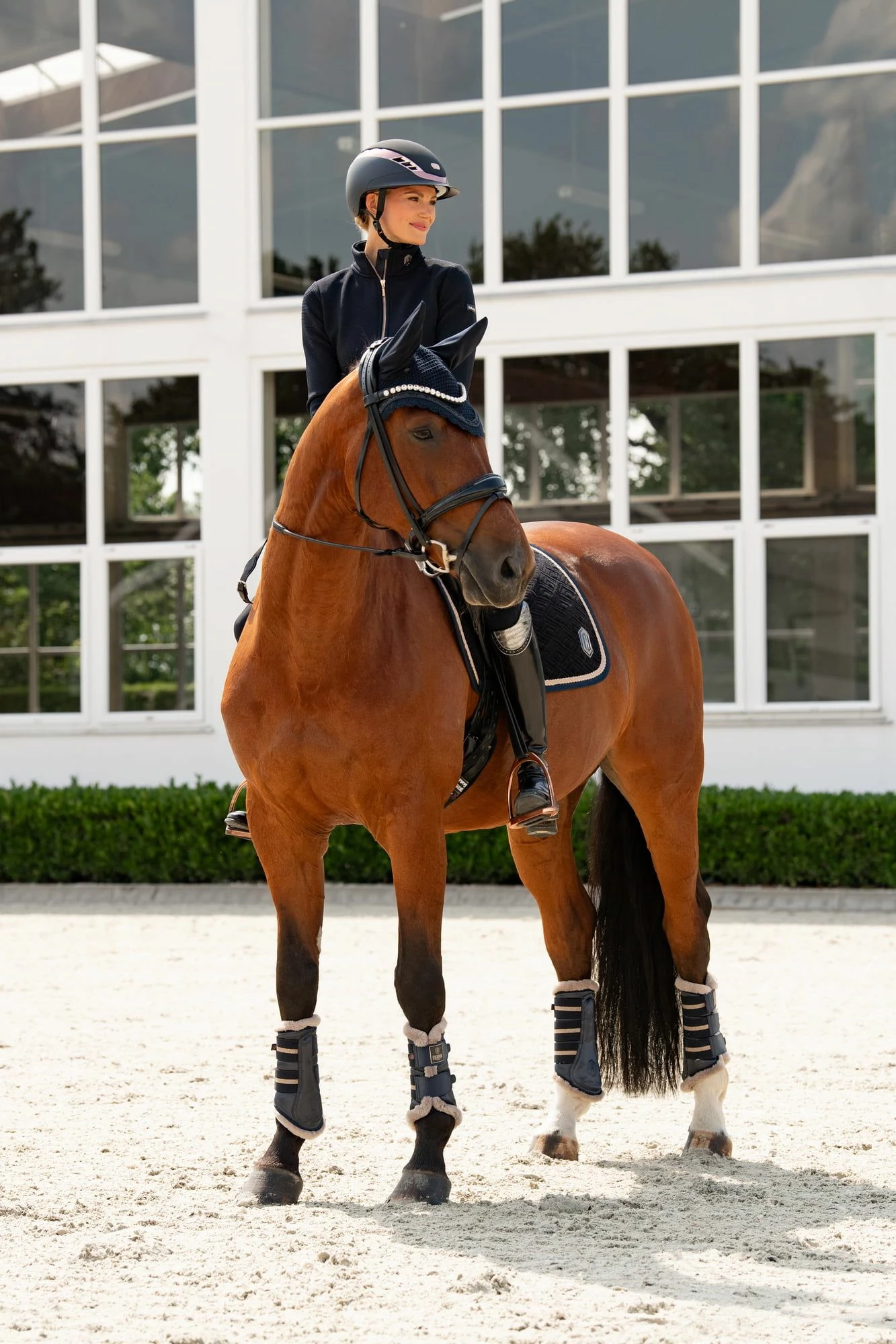 ESKADRON Saddle Pad - VELVET EMBLEM, Navy 2 ESKADRON Saddle Pad - VELVET EMBLEM, Navy - Image 2