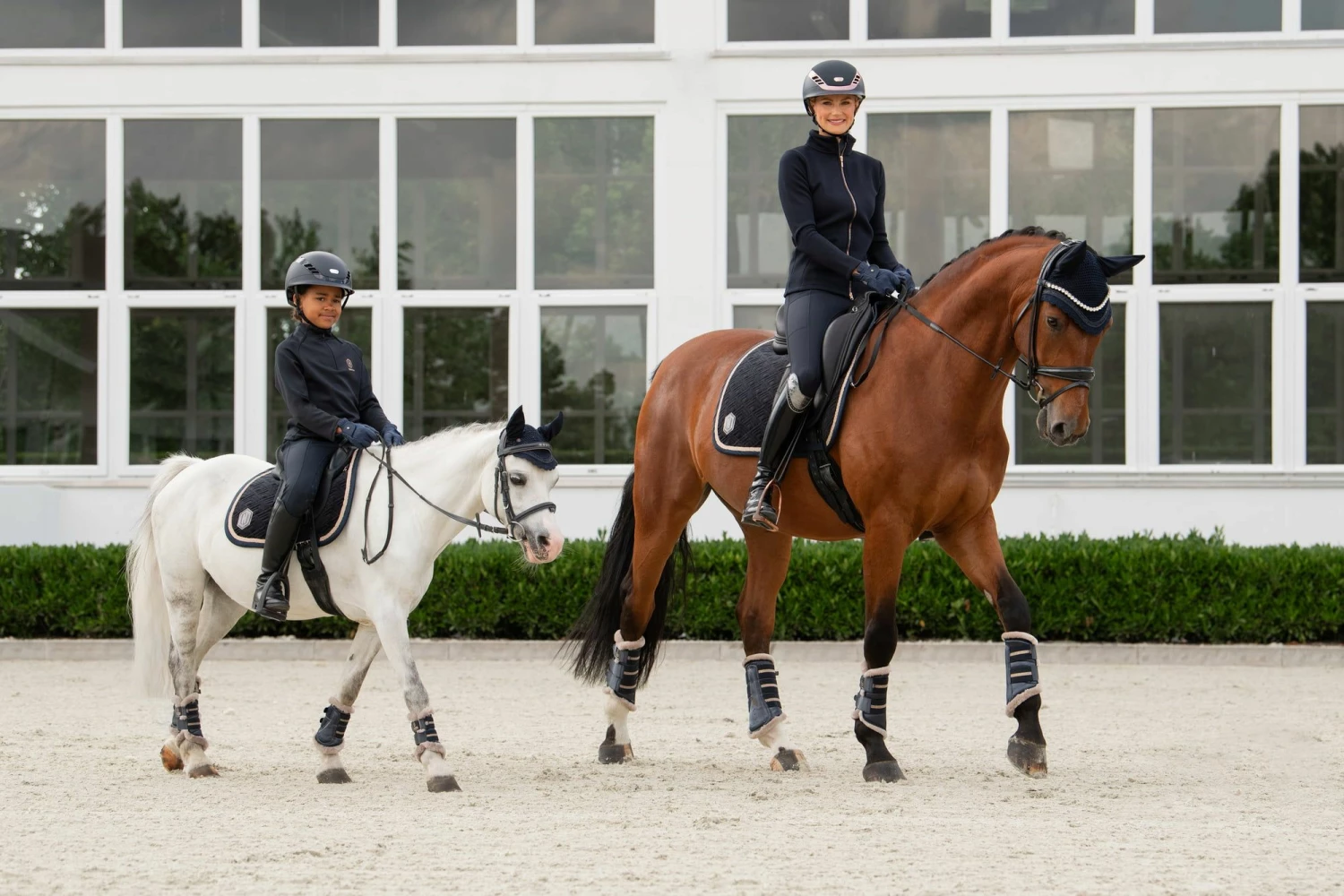 ESKADRON Saddle Pad - VELVET EMBLEM, Navy 4 ESKADRON Saddle Pad - VELVET EMBLEM, Navy - Image 4